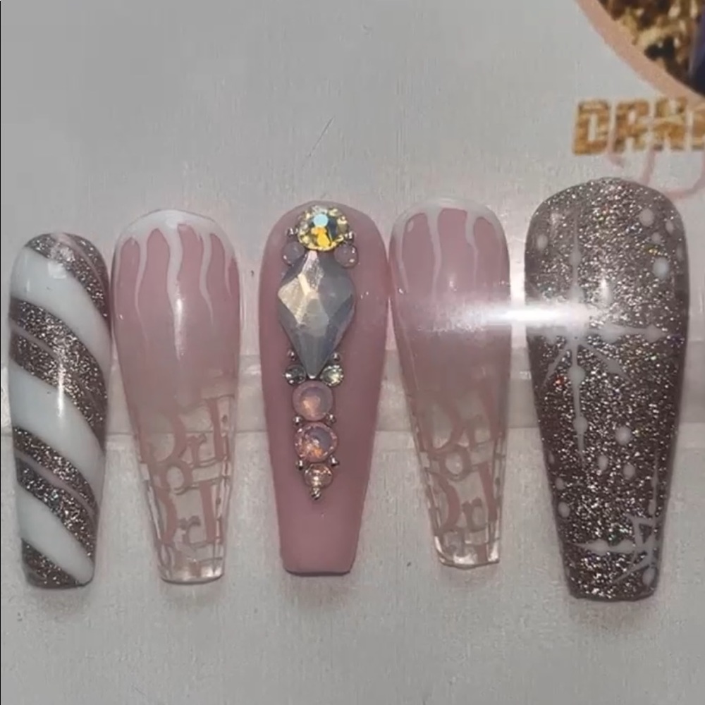 Press on nails by DanaDiorcosmetics on Instagram